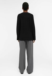 Object GERIPPTER - Pullover - black