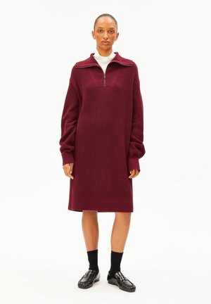 ARMEDANGELS, TROYER RIB - Robe pull - velvet red