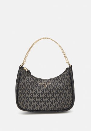 Schwarze und braune Michael Kors Handtasche mit wiederholtem MK-Logo-Muster, goldenem „Michael Kors“-Schriftzug, rundem MK-Emblem und goldenem Kettenriemen.