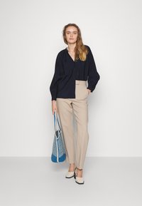GANT STAND COLLAR BLOUSE - Blusa - evening blue