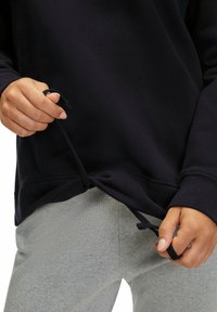 FALKE Basic Sweat Shirt - Sweater - black