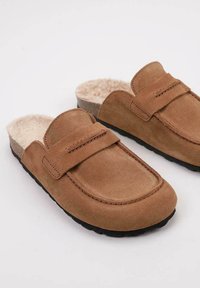 SENSES & SHOES Chaussons - camel