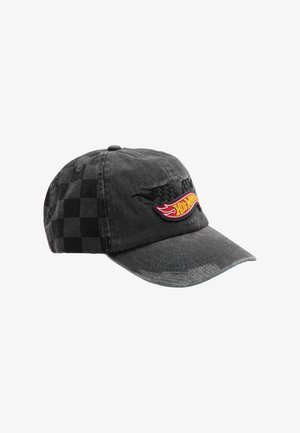 Sort baseballcap med ternet mønster på sidepanelerne og Hot Wheels-flammetryk på fronten.