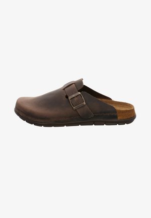 Braune Lederclogs mit abgerundeter Spitze, Schnallen-Detail und offener Ferse. Mit einer weichen Innensohle und strukturiertem Außensohlen für guten Grip.