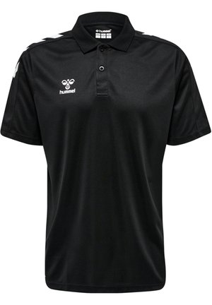 Polo shirt noir en tissu lisse avec un col boutonné, présentant un logo sur la poitrine gauche et des motifs en chevron blancs contrastants sur les épaules.