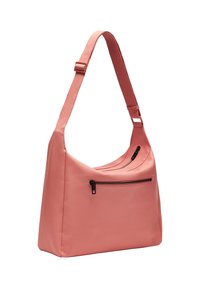 Różowa nylonowa torba na ramię z zaokrąglonym wierzchem, regulowanym paskiem i przednią kieszenią na zamek. Gładka tekstura i minimalistyczny design.