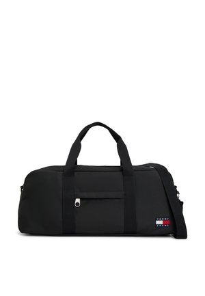 Μια μαύρη υφασμάτινη τσάντα duffel με δύο λαβές, μπροστινή τσέπη με φερμουάρ, αποσπώμενο ιμάντα ώμου και μικρό λογότυπο Tommy Jeans μπροστά.