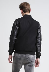 Giacca College Bambini Urban Classics - Nero Con Inserti Bianchi - Ragazzo