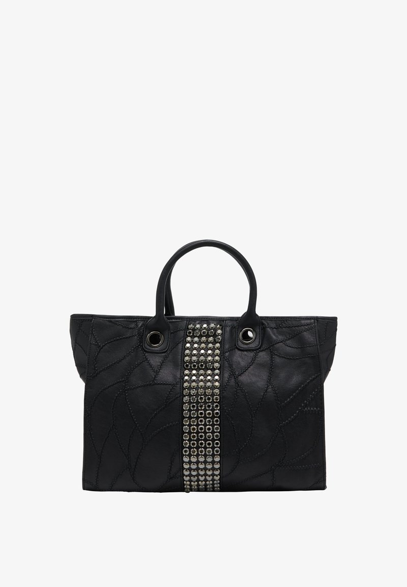 Sort læder tote taske med kviltet mønster, der har en central række af metalnitter. To runde håndtag og forstærkede øjer.