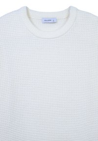 Ecrufarbener, strukturierter Strickpullover mit runder Ausschnitthals. Features ein Etikett mit der Aufschrift "CALLIOPE", Größe L, das sich am Hals befindet.