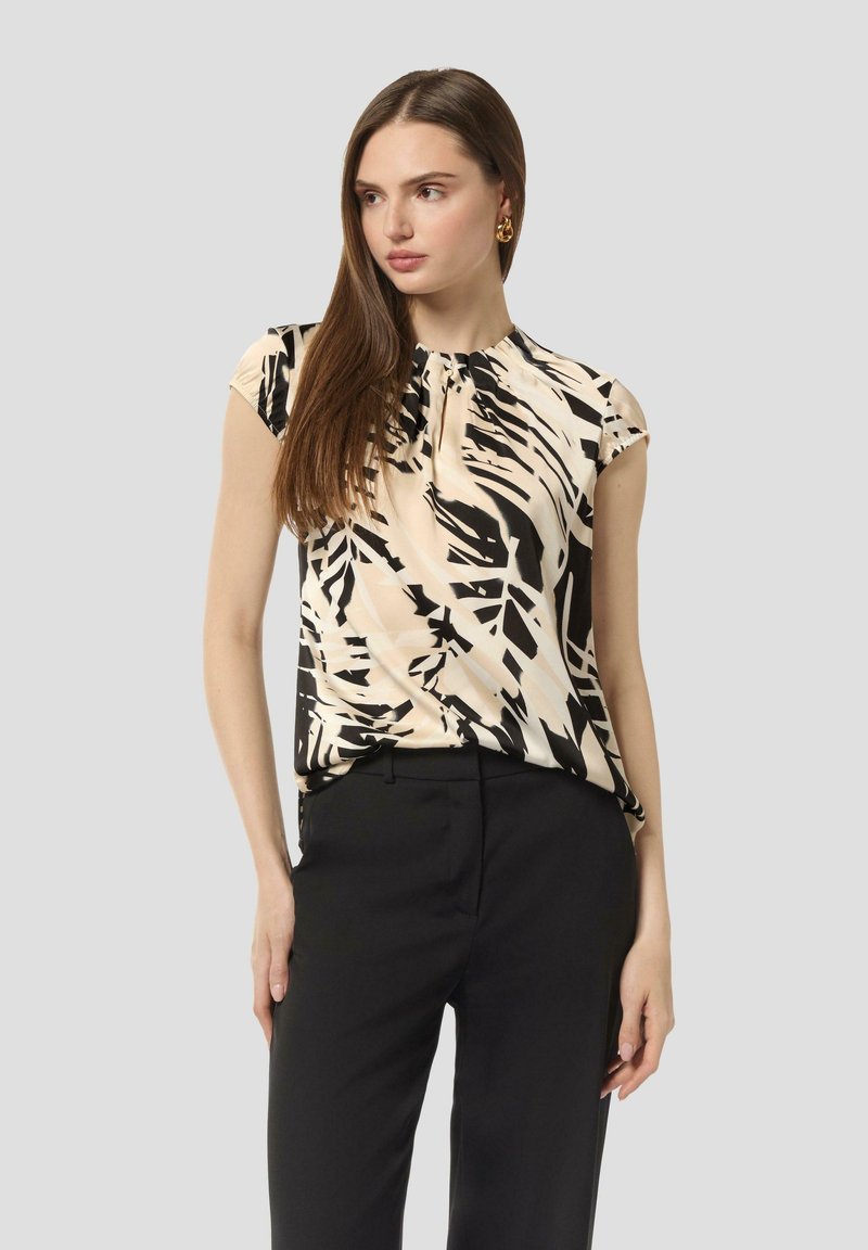 comma MIT KAPPÄRMELN - T-Shirt print - schwarz