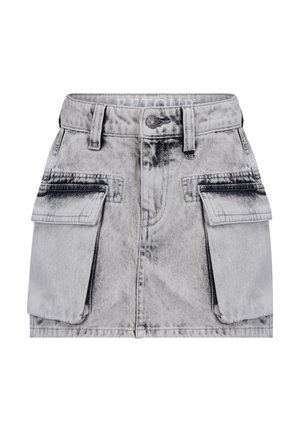 Gonna in denim grigio con finitura sbiadita, dotata di due tasche laterali, una vita classica con passanti per la cintura e una chiusura a bottone anteriore.