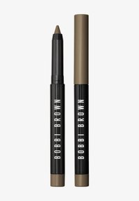 Bobbi Brown øyenbrynspenn i taupe-farge med svart kropp, hvit logo og matchende taupe-lokk, et med lokk og et uten.