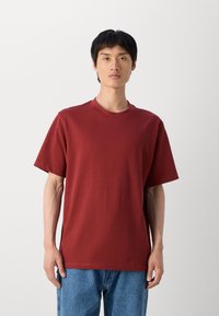 Lindbergh O NECK TEE OVERSIZE - Pamata T-krekls - dark red
