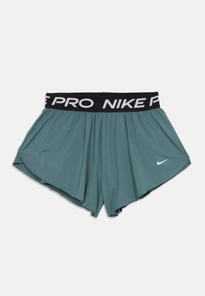Türkise Sportshorts mit lockerem Schnitt, schwarzem Bund mit weißem "NIKE PRO"-Text und einem kleinen weißen Nike-Swoosh am linken Bein.