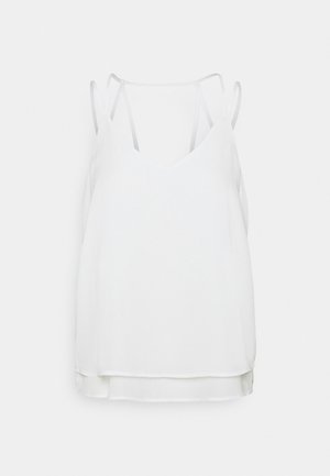 Witte, mouwloze top gemaakt van lichtgewicht stof. Heeft een v-vormige halslijn, delicate schouderbanden en een iets langere achterkant.
