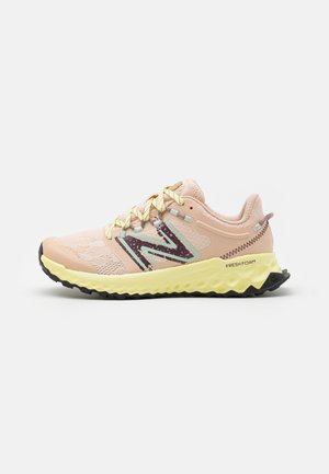 New Balance, FRESH FOAM GAROÉ - Laufschuh Trail - dark vintage rose