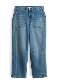 Pantalons en denim bleu clair avec une coupe ample, dotés de deux poches avant, d'une fermeture à bouton et de détails de couture visibles.