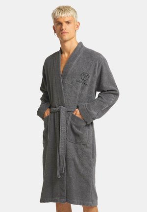 Gray bathrobe in soft terry cloth, featuring a tie belt, two front pockets, and an embroidered logo on the chest.