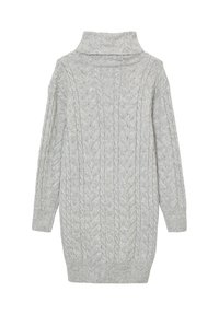 Maglione lavorato a maglia grigio chiaro con colletto alto e maniche lunghe. Presenta un motivo a treccia testurizzato e polsini e orlo a costine.