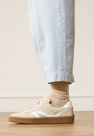 Manfield, MANFIELD BEIGEFARBENE VELOURSLEDER-SNEAKER - Skate shoes - beige
