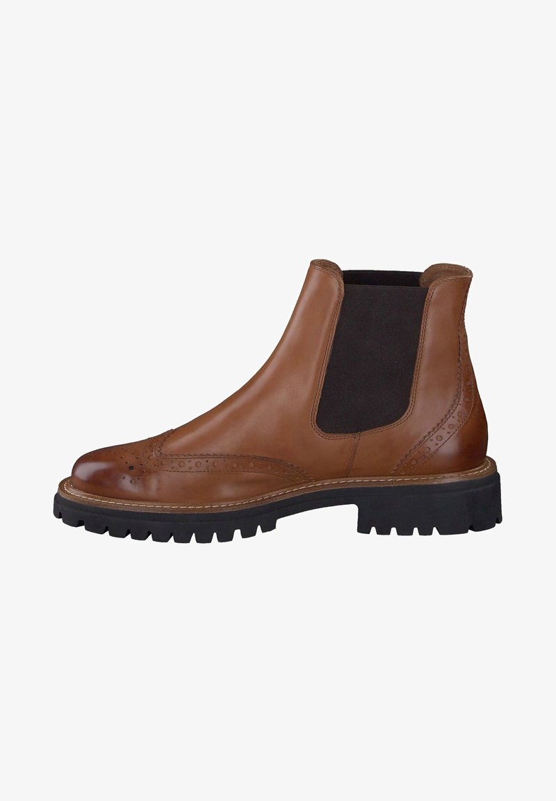 Bottines Chelsea en cuir marron avec un empiècement élastique noir sur le côté, des détails brogues et une semelle noire épaisse à rainures.