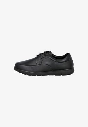 Zapato casual de hombre de piel negra con cordones, cuello acolchado y suela de goma flexible, vista lateral sobre fondo blanco.