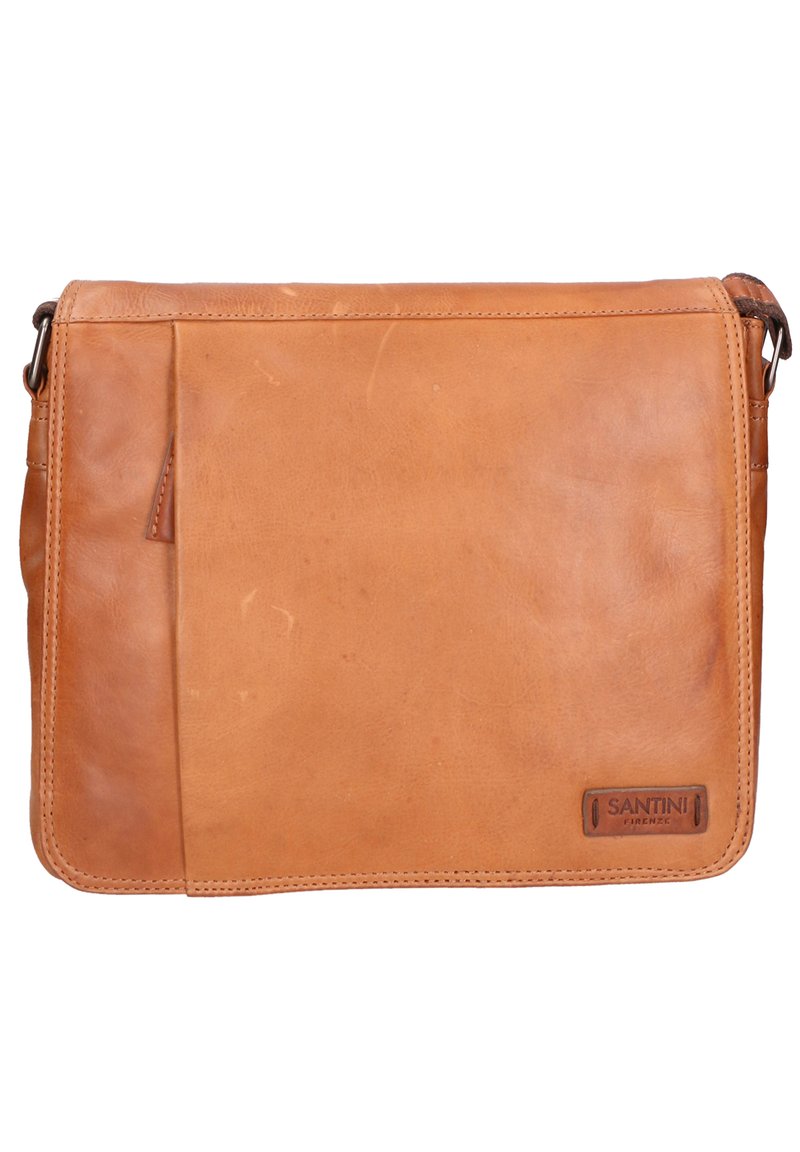 Borsa a tracolla in pelle tan con una superficie liscia, chiusura a pattina, tasca frontale e logo del marchio impresso nell'angolo in basso a destra.