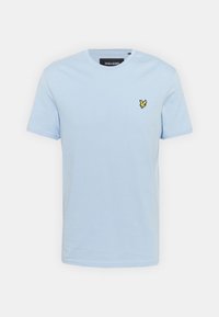 Jasnoniebieska bawełniana koszulka z okrągłym dekoltem i krótkim rękawem. Zawiera małe żółte haftowane logo na lewej piersi.