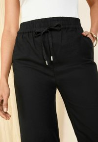 Friends Like These CULOTTES - Šorti - black