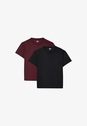 Due magliette a maniche corte, una bordeaux e una nera, realizzate in tessuto liscio, con collo tondo e cuciture laterali. Taglia indicata come 'S'.