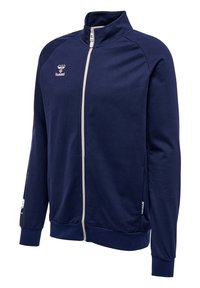 Mørkeblå zip-jakke med høj krave, hvid lynlås og enkelt design. Har ribbede manchetter og kant, blødt stof og brandlogo.