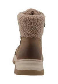 Brauner Knöchelstiefel mit einem strukturierten, flauschigen beigen Kragen. Verfügt über einen glatten Lederkörper, eine weiße Mittelsohle und eine strukturierte Gummisohle.