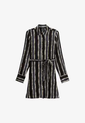 Zwart-wit gestreepte shirtjurk met lange mouwen, knoopsluiting aan de voorkant en een bijpassende riem. Gemaakt van een lichte, gladde stof.