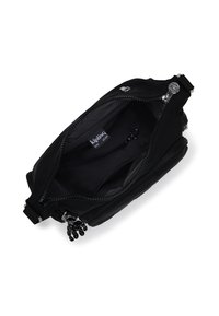 Borsa nera con zip e superficie testurizzata, dotata di tasca interna, etichetta del marchio e piccolo tirazip decorativo.