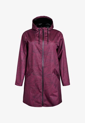 Giacca da pioggia impermeabile di colore borgogna con cappuccio, motivo floreale a righe nere, cerniera frontale e due tasche laterali. Texture liscia.