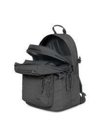 Grå ryggsäck med dubbla dragkedjefack, texturerat tyg, justerbara remmar och reflekterande detaljer. Öppning upptill visar ett rymligt inre.