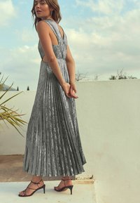 Next PETITE - Maxikleid - silver