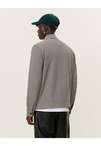 Thumbnail Image 3