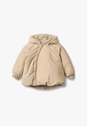 Beige gewatteerde kinderwinterjas met capuchon, elastische manchetten en asymmetrische voorritssluiting op een witte achtergrond.