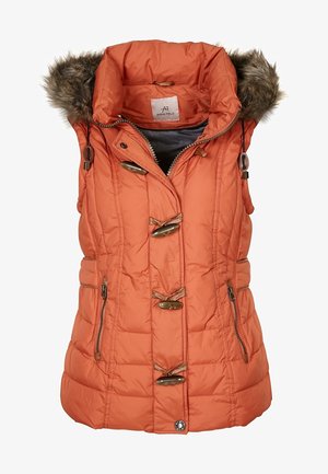 Veste sans manches matelassée orange avec capuche bordée de fourrure, boutons à bascule, poches zippées et design matelassé.