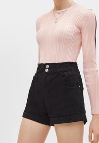 Bershka Shorts vaqueros - black