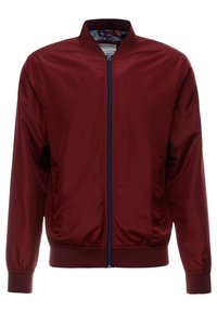 Chaqueta bomber burdeos con cierre de cremallera en la parte delantera, cuello y puños acanalados, y bolsillos laterales. Presenta un forro interior con diseño. Material de nailon suave.