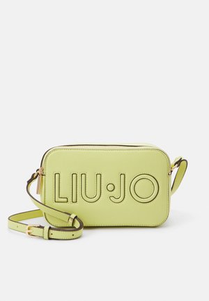 Sac à bandoulière Liu Jo en vert clair, de forme rectangulaire, en simili cuir lisse, logo embossé à l'avant, bandoulière réglable, détails en zip doré.