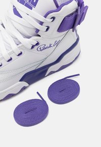 Patrick Ewing 33 HI REAL MADRID UNISEX - Høye joggesko - white/purple