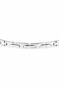 Bracciale in acciaio inossidabile argentato con anelli rettangolari intrecciati, caratterizzato da una finitura lucida e un piccolo logo inciso.