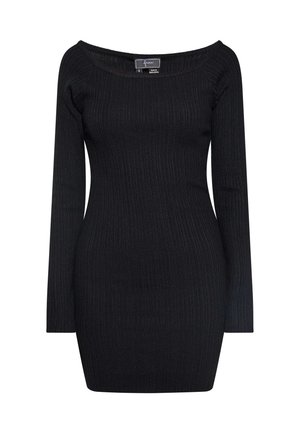 Czarna, prążkowana sukienka z długim rękawem, z dekoltem w serek i dopasowanym krojem, wykonana z elastycznego materiału dzianinowego.