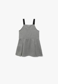 Harmaa mekko, jossa on levenevä helma ja joka on valmistettu teksturoidusta kankaasta. Varustettu säädettävillä mustilla olkaimilla ja pyöreällä pääntiellä.