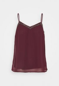 Camisole sans manches bordeaux avec des fines bretelles et des embellissements en perles argentées le long de l'encolure en V.
