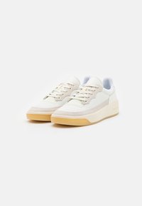 Lacoste Sneakers - off-white